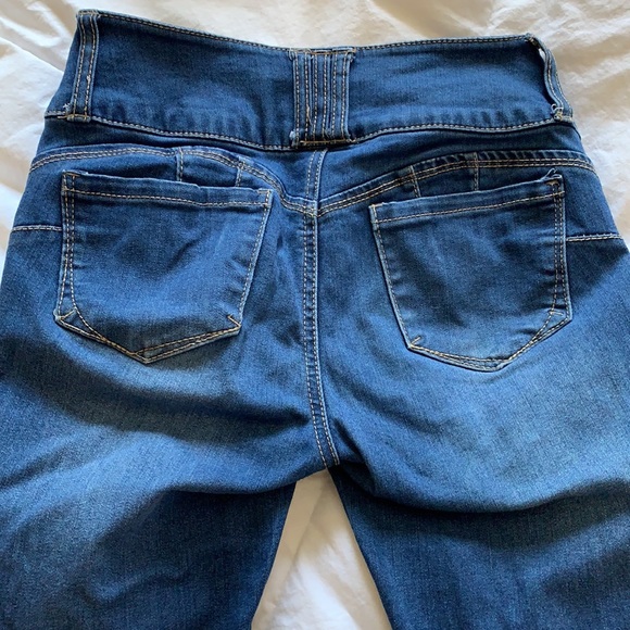 Juniors Stretched Ripped Jeans - Picture 7 of 8